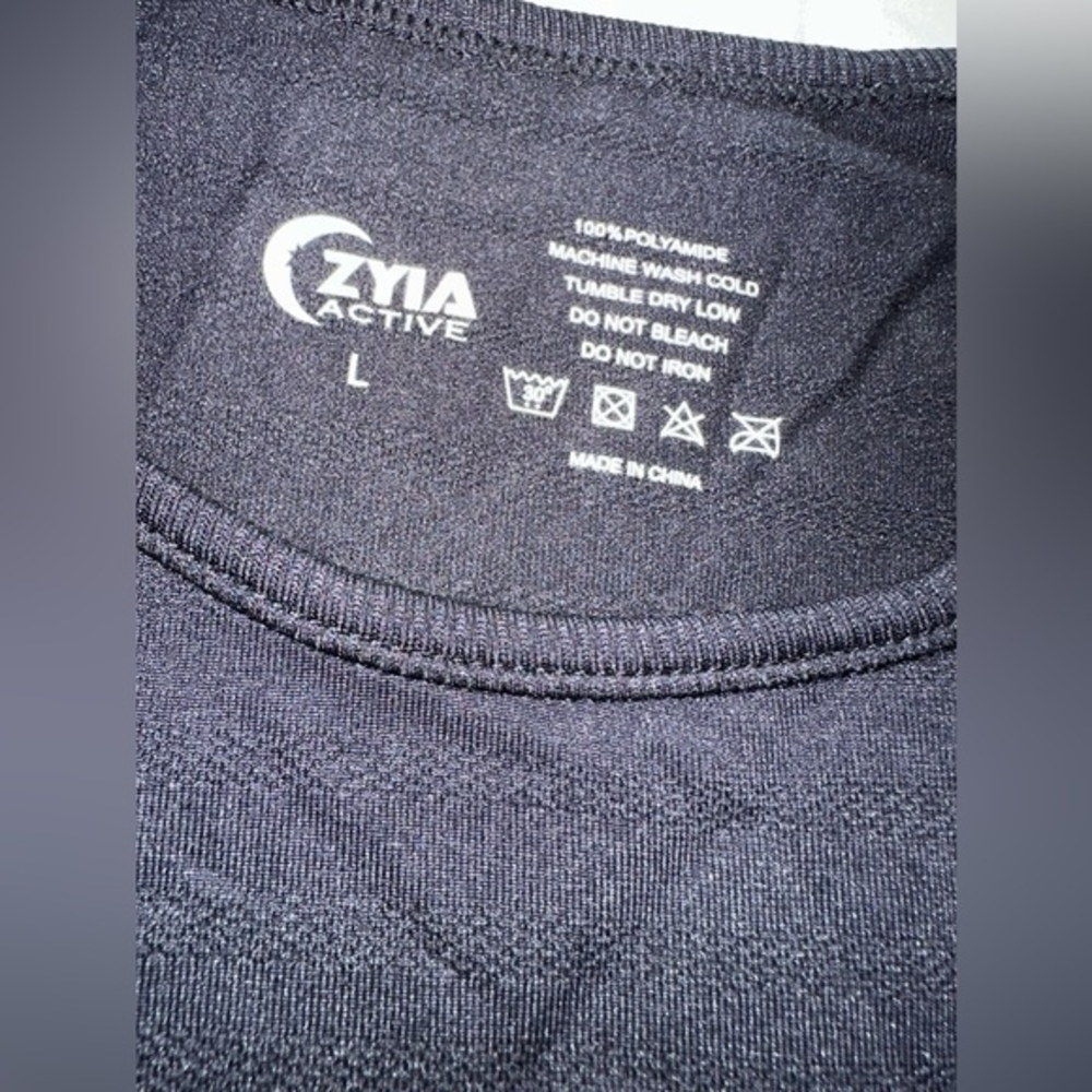 Zyia Men's Black Stripe Seamless‎ T Size Large Performance